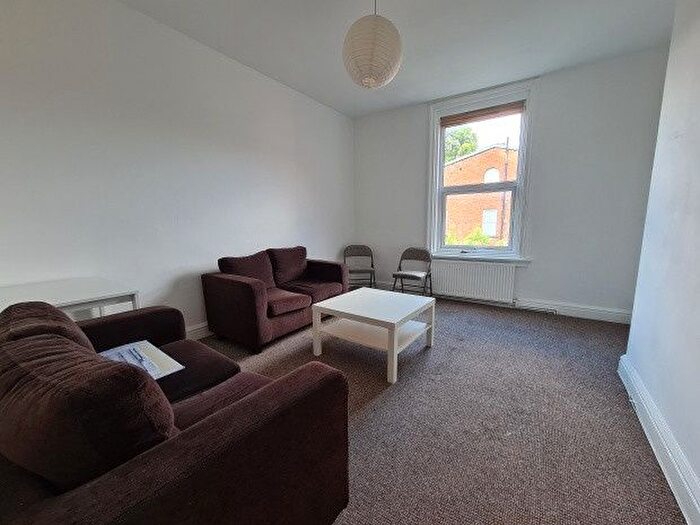 2 Bedroom Flat To Rent In Kensington Terrace, Leeds, LS6