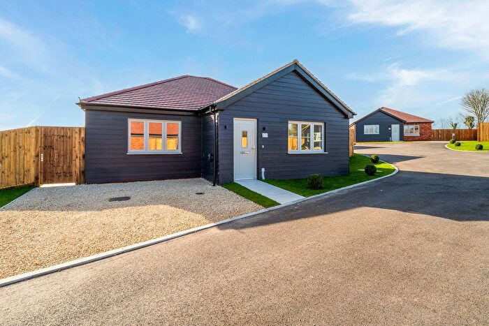 3 Bedroom Bungalow For Sale In Orchard Farm, Fawkham Road, Longfield, Kent, DA3