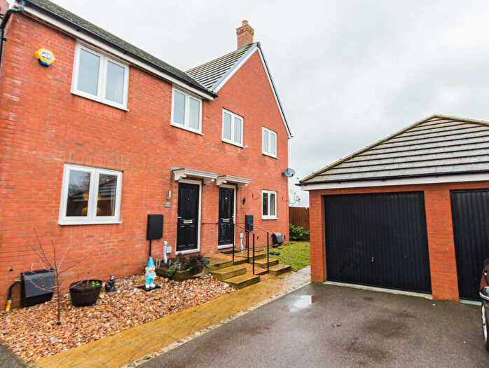 3 Bedroom Semi-Detached House To Rent In Chimney Crescent, Irthlingborough, NN9