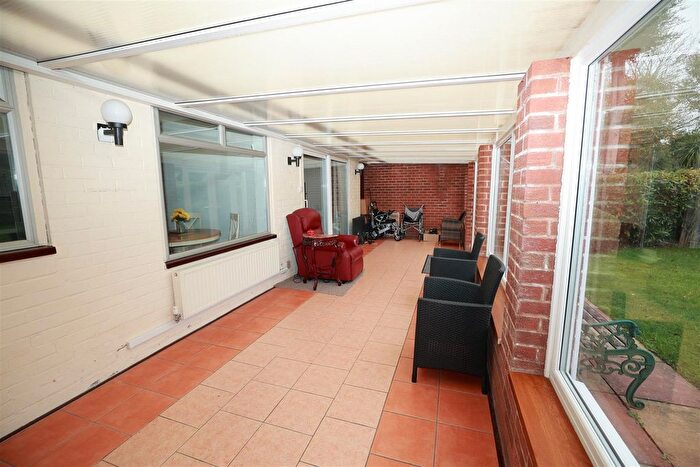 3 Bedroom Bungalow For Sale In Bradford Road, Castle Bromwich, Birmingham, B36