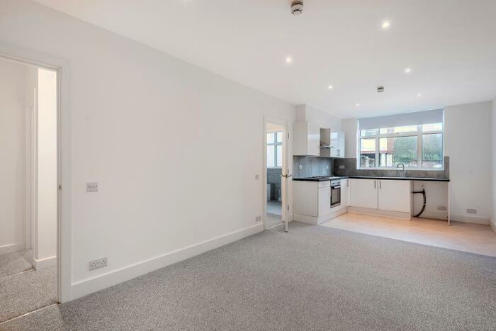 1 Bedroom Apartment To Rent In High Street, Chesham, HP5