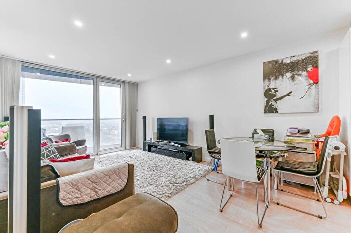 2 Bedroom Flat For Sale In Newgate Tower, Croydon, CR0