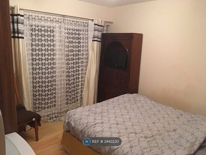 4 Bedroom Semi-Detached House To Rent In Newham Way, London, E6