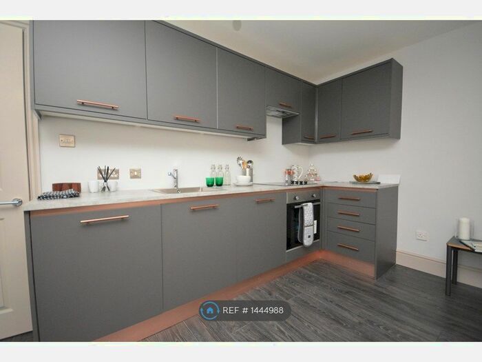 2 Bedroom Flat To Rent In Eastcliffe Apartments, Margate, CT9