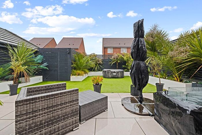 3 Bedroom Detached House For Sale In Waxwing Walk, Chichester, PO20