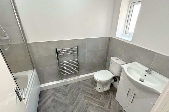 2 Bedroom Apartment To Rent In South Parade, Whitley Bay, NE26