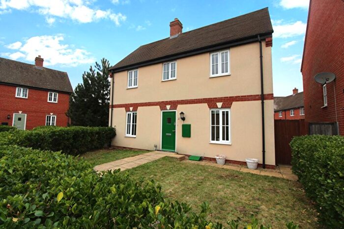 4 Bedroom Detached House For Sale In Woodpecker Close, Great Barford, Bedford, MK44