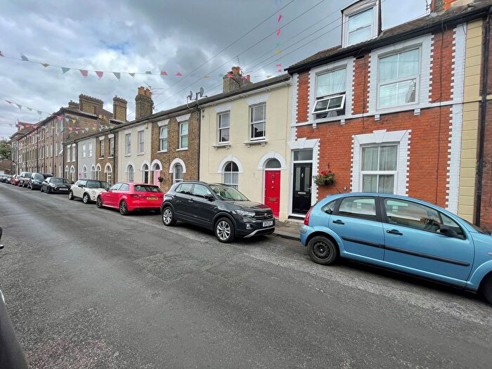 1 Bedroom Flat To Rent In Langdon Road, Rochester, ME1