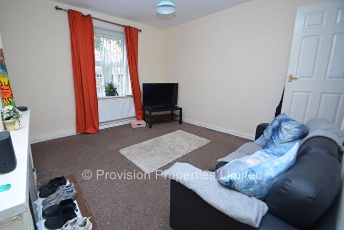 2 Bedroom End Of Terrace House To Rent In Moorland Avenue, Hyde Park, Leeds, LS6