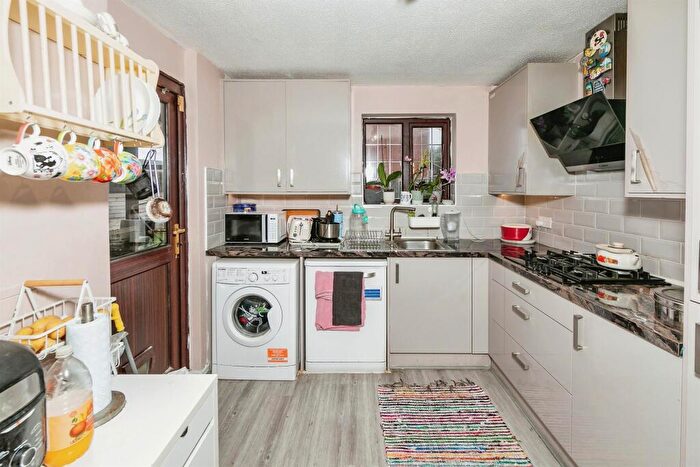 3 Bedroom End Of Terrace House For Sale In Harrington Close, Lower Earley, Reading, RG6