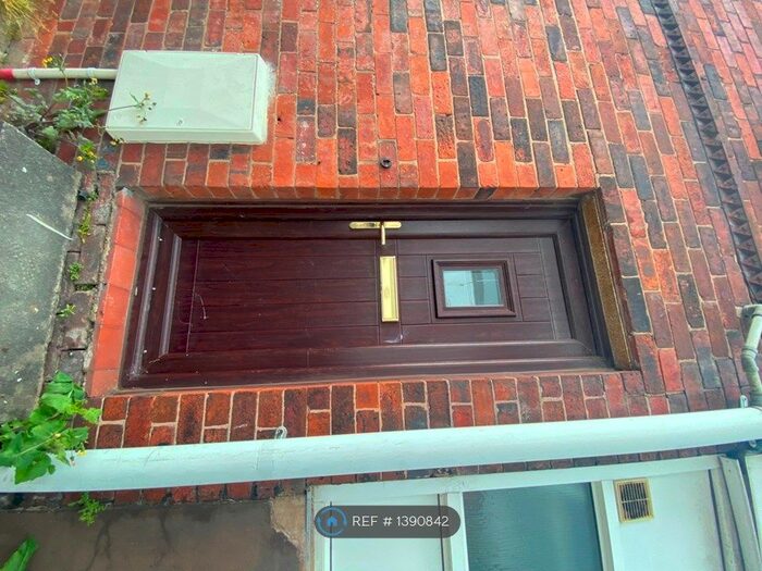 Studio To Rent In Cheetham Hill Road, Dukinfield, SK16