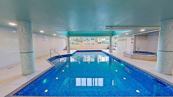 2 Bedroom Apartment To Rent In St. Davids Square, Kirkland House, Canary Wharf, London, E14