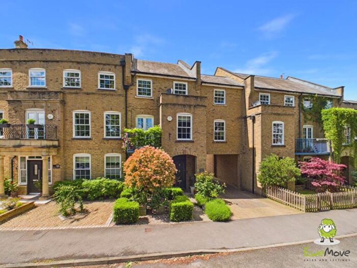 4 Bedroom Town House For Sale In Rockbourne Road, Sherfield-on-Loddon, Hook, Hampshire, RG27