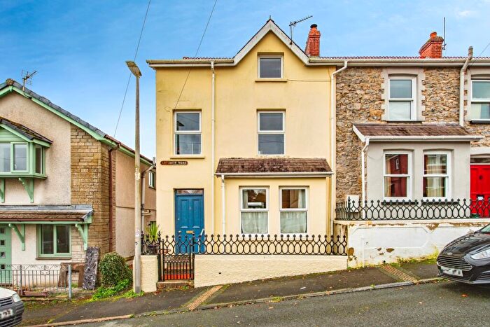 3 Bedroom End Of Terrace House For Sale In Latimer Road, Llandeilo, Carmarthenshire, SA19