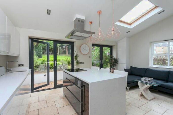 3 Bedroom Semi-Detached House To Rent In Bloomfield Grove, Bath, BA2