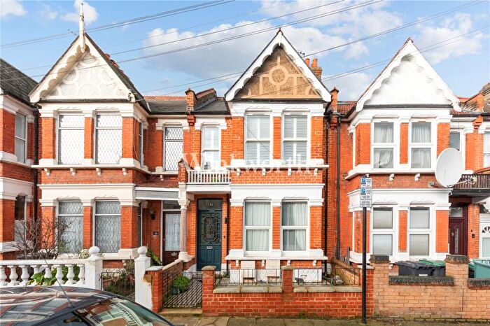 2 Bedroom Apartment For Sale In Radley Road, London, N17