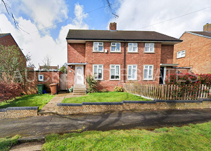 Studio To Rent In Forbes Avenue, Potters Bar, EN6