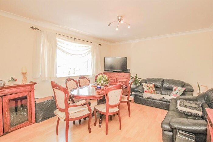 2 Bedroom Flat To Rent In Crescent Road, Barnet, EN4