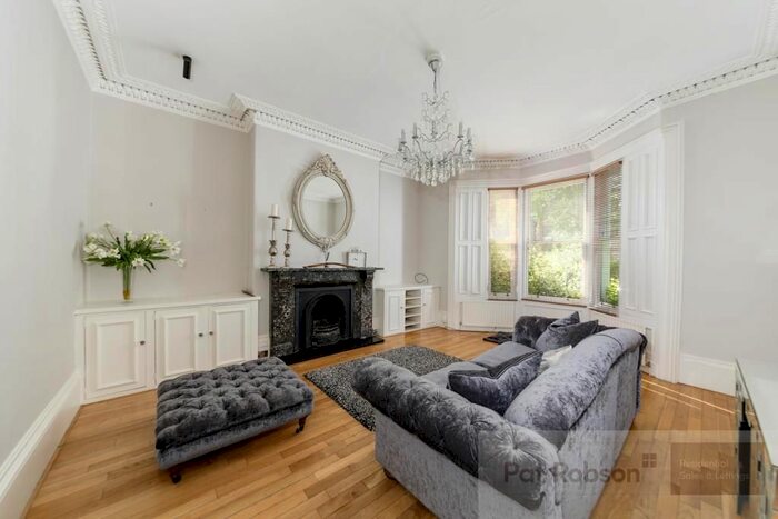 2 Bedroom Flat To Rent In Haldane Terrace, Jesmond, Newcastle Upon Tyne, NE2