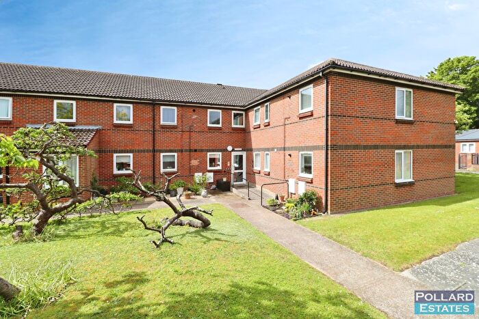 1 Bedroom Flat For Sale In Guardian Court, Rainham, ME8