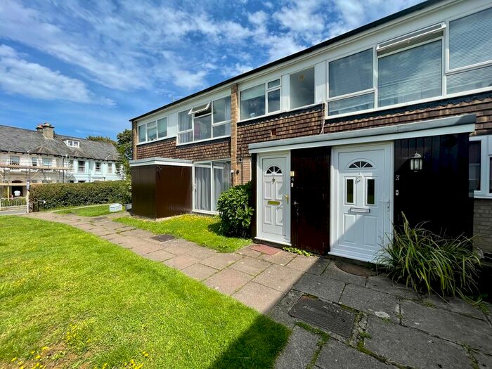 2 Bedroom Maisonette To Rent In Somers Road, Reigate, RH2