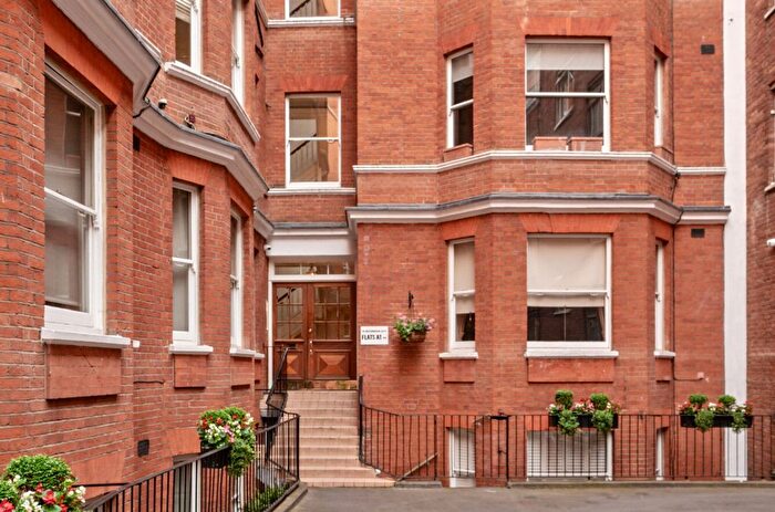 2 Bedroom Flat For Sale In Buckingham Gate, London, SW1E