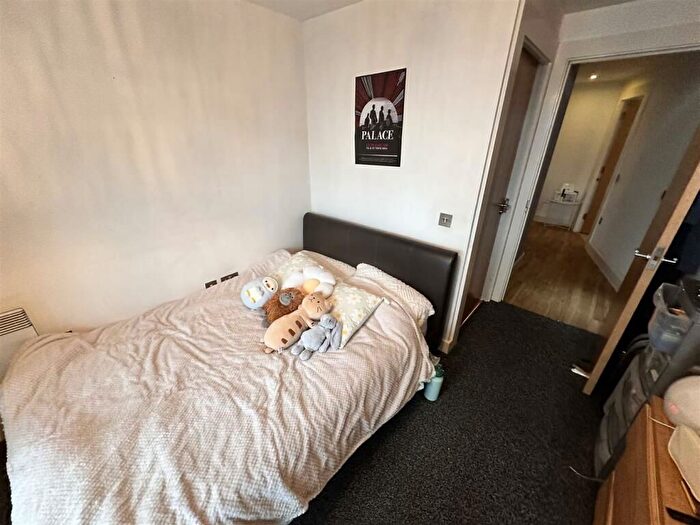 2 Bedroom Flat For Sale In Chapel Street, Salford, M3