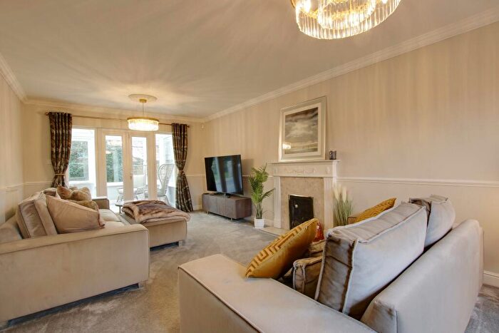 5 Bedroom Detached House For Sale In Highlands Road, Fareham, PO16