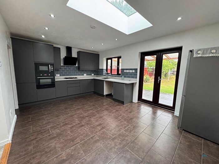 7 Bedroom Detached House To Rent In Westward Road, Chingford, E4