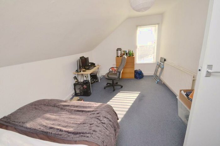 2 Bedroom Flat To Rent In Musters Road, - Ntu, NG2