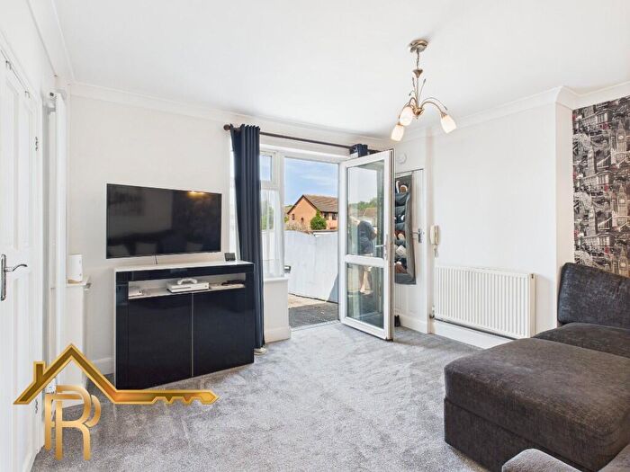 2 Bedroom Flat To Rent In Wingletye Lane, Hornchurch, London, RM11