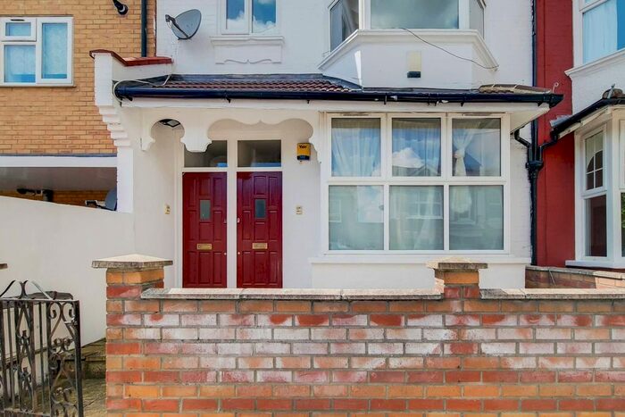 3 Bedroom Flat To Rent In Penrith Street, Streatham, London, SW16