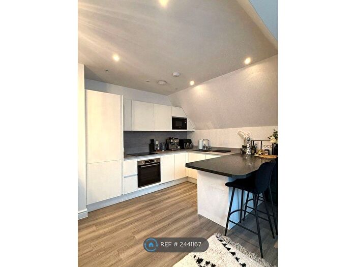 1 Bedroom Flat To Rent In Hatchlands Road, Redhill, RH1