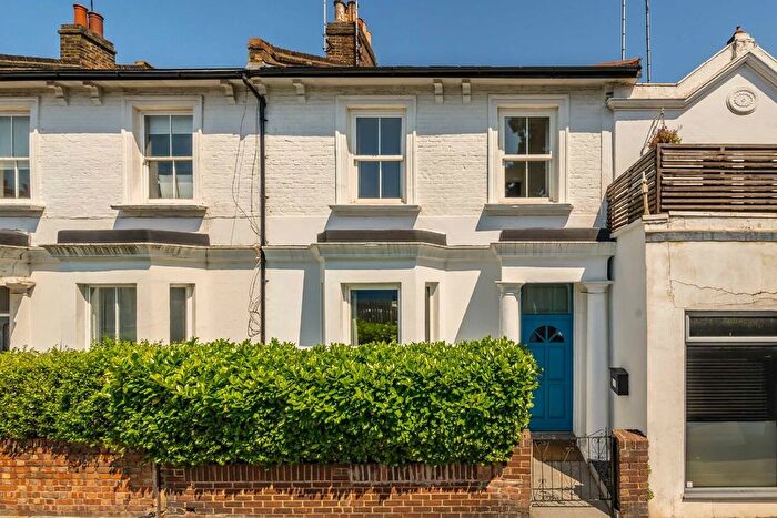 3 Bedroom Terraced House For Sale In Glenthorne Road, Hammersmith, W6