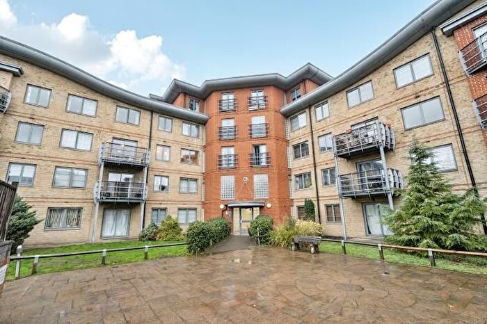 2 Bedroom Flat For Sale In Quadrant Court, Jubilee Square, Reading, RG1