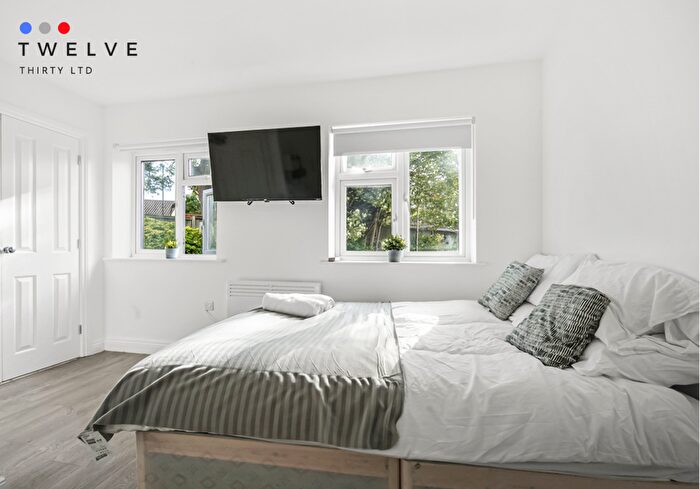 Studio To Rent In Kings Road, London, SE25