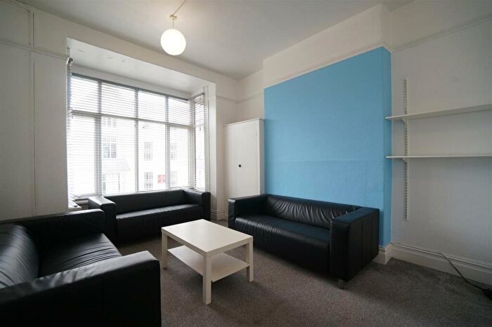 8 Bedroom House To Rent In College Road, Bangor, LL57