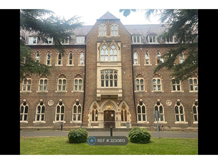 2 Bedroom Flat To Rent In Lancaster House, Isleworth, TW7