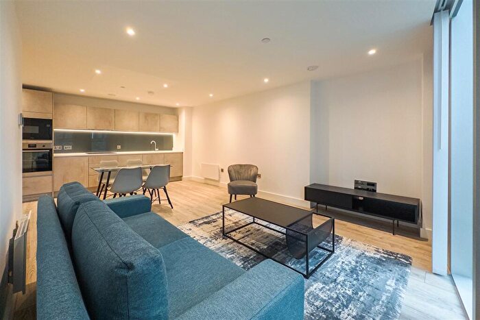 2 Bedroom Apartment To Rent In The Blade, M15
