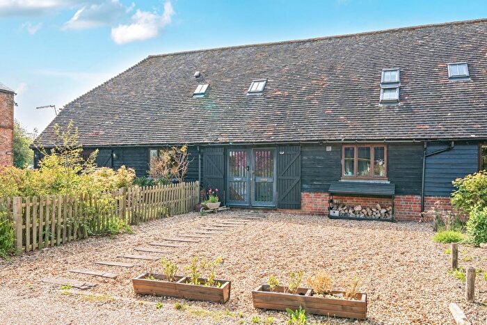 3 Bedroom Barn Conversion For Sale In Harville Road, Wye, TN25