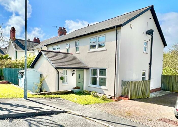 3 Bedroom Semi-Detached House For Sale In Coed Y Felin, Conwy, LL32