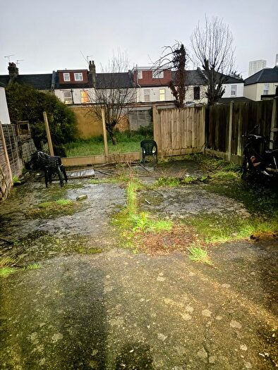 2 Bedroom Flat To Rent In Ilford, IG3