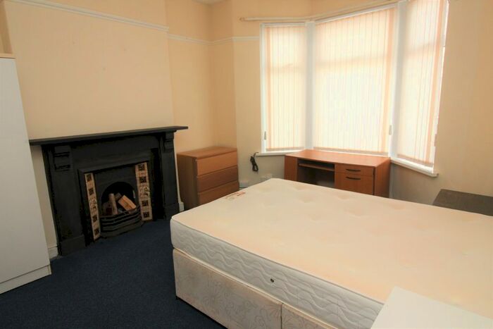 5 Bedroom Property To Rent In Glenroy Street, Roath, Cardiff CF24