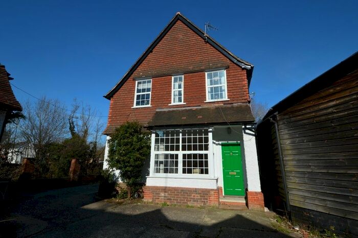 1 Bedroom Flat To Rent In Station Road, Liss, GU33