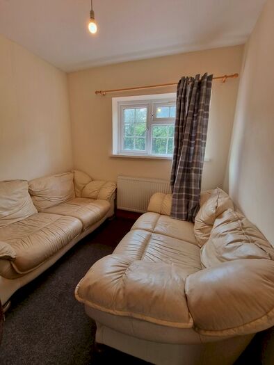 6 Bedroom Semi-Detached House To Rent In Valentia Road, Headington, OX3