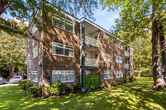 2 Bedroom Flat For Sale In Goring Street, Goring-By-Sea, BN12