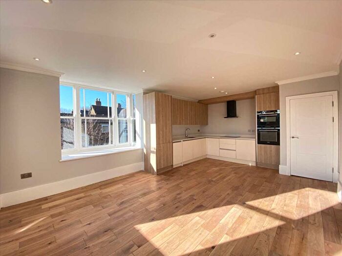 2 Bedroom Flat To Rent In Castlebar Road, Ealing, W5