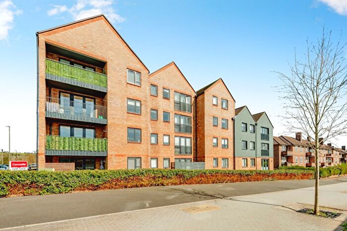 2 Bedroom Flat For Sale In Nailsworth Crescent, Merstham, Redhill, RH1