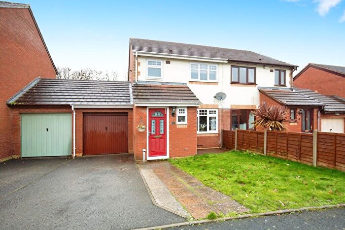 3 Bedroom Semi-Detached House For Sale In Foxwood Road, Birchmoor, B78