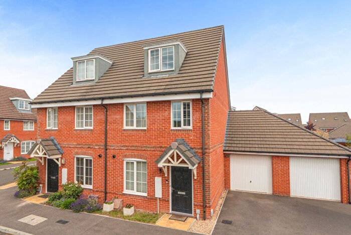 3 Bedroom Semi Detached House For Sale In Bowling Green, Three Mile Cross, Reading, Berkshire, RG7
